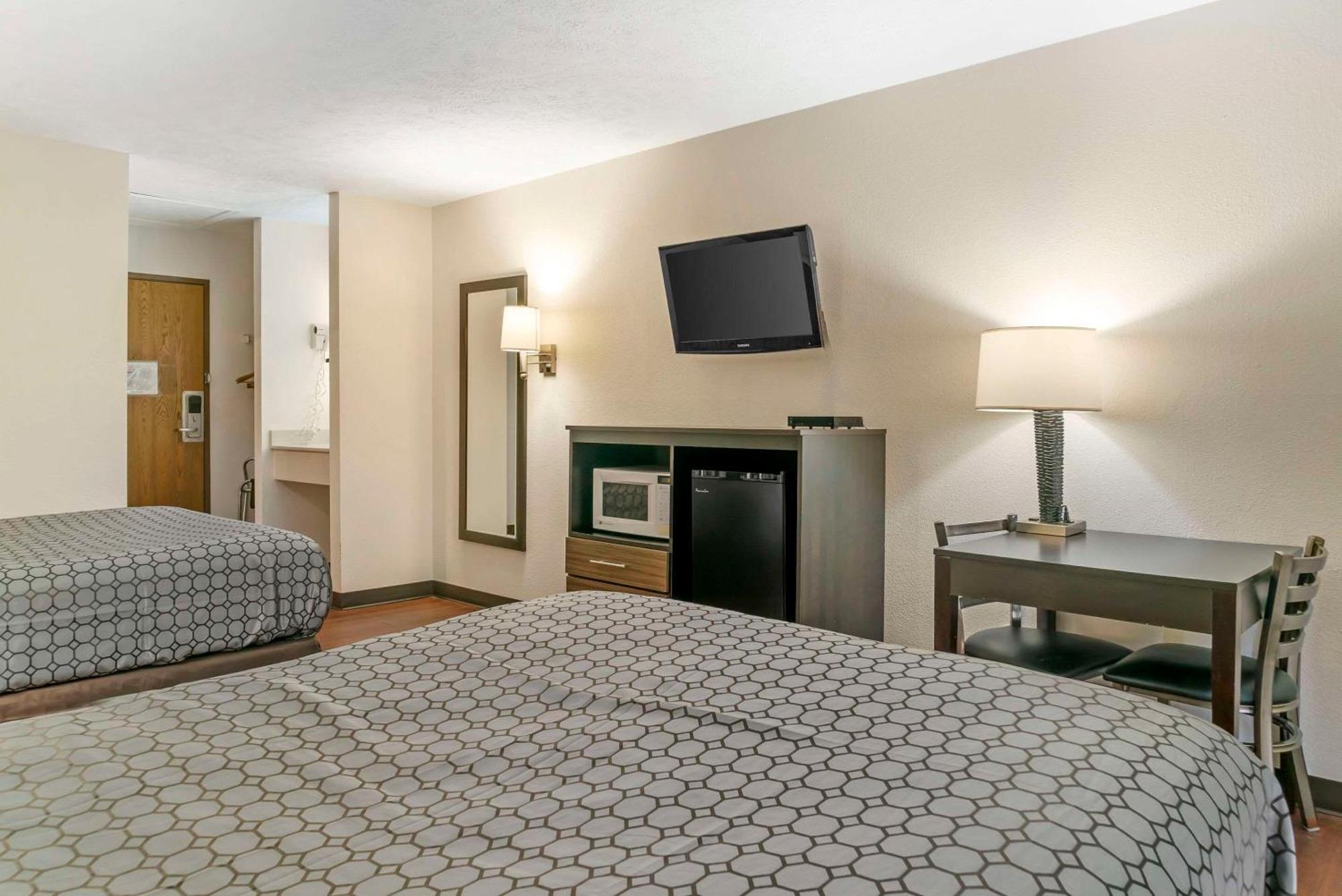 Econo Lodge Traverse City Dış mekan fotoğraf