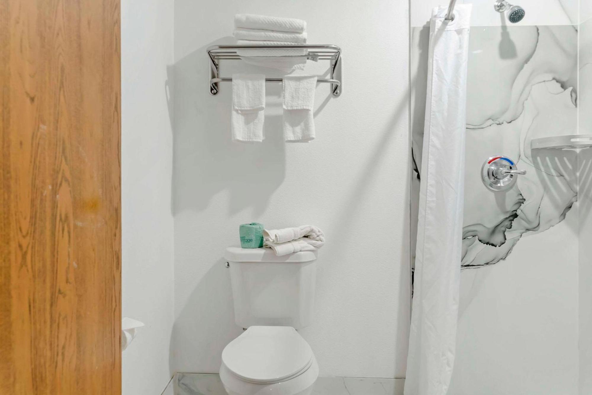 Econo Lodge Traverse City Dış mekan fotoğraf