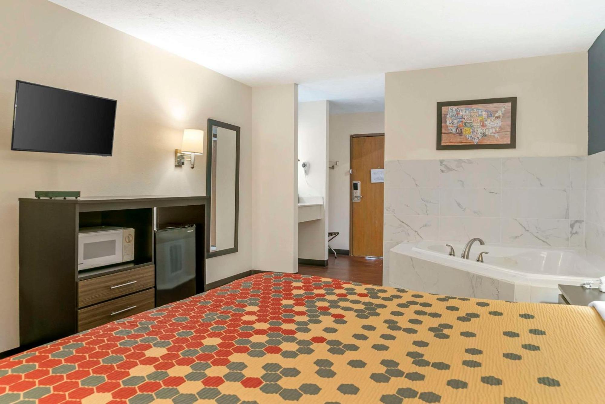 Econo Lodge Traverse City Dış mekan fotoğraf
