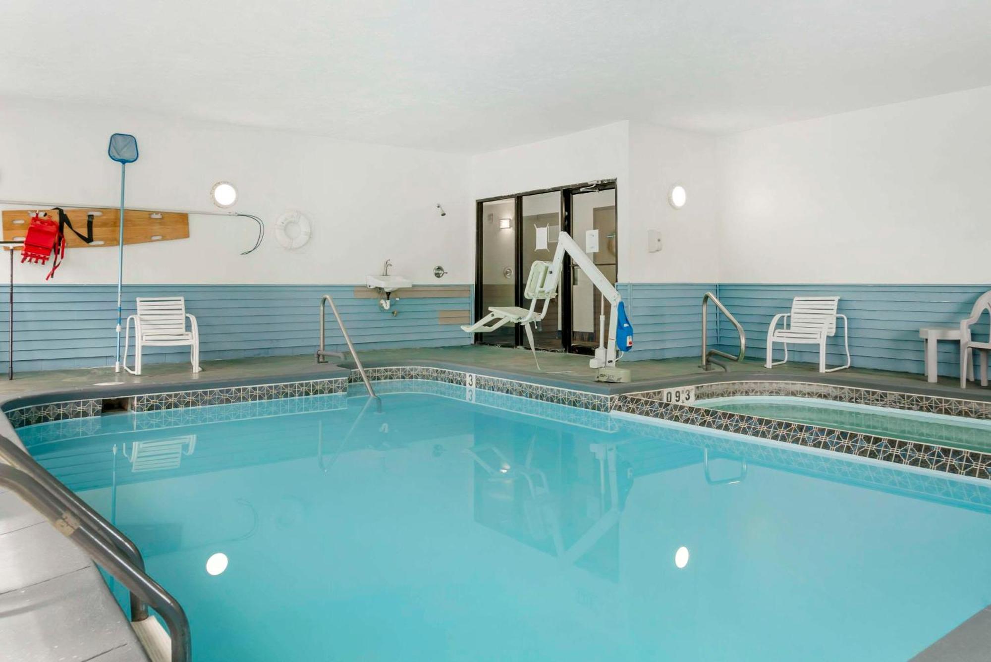 Econo Lodge Traverse City Dış mekan fotoğraf