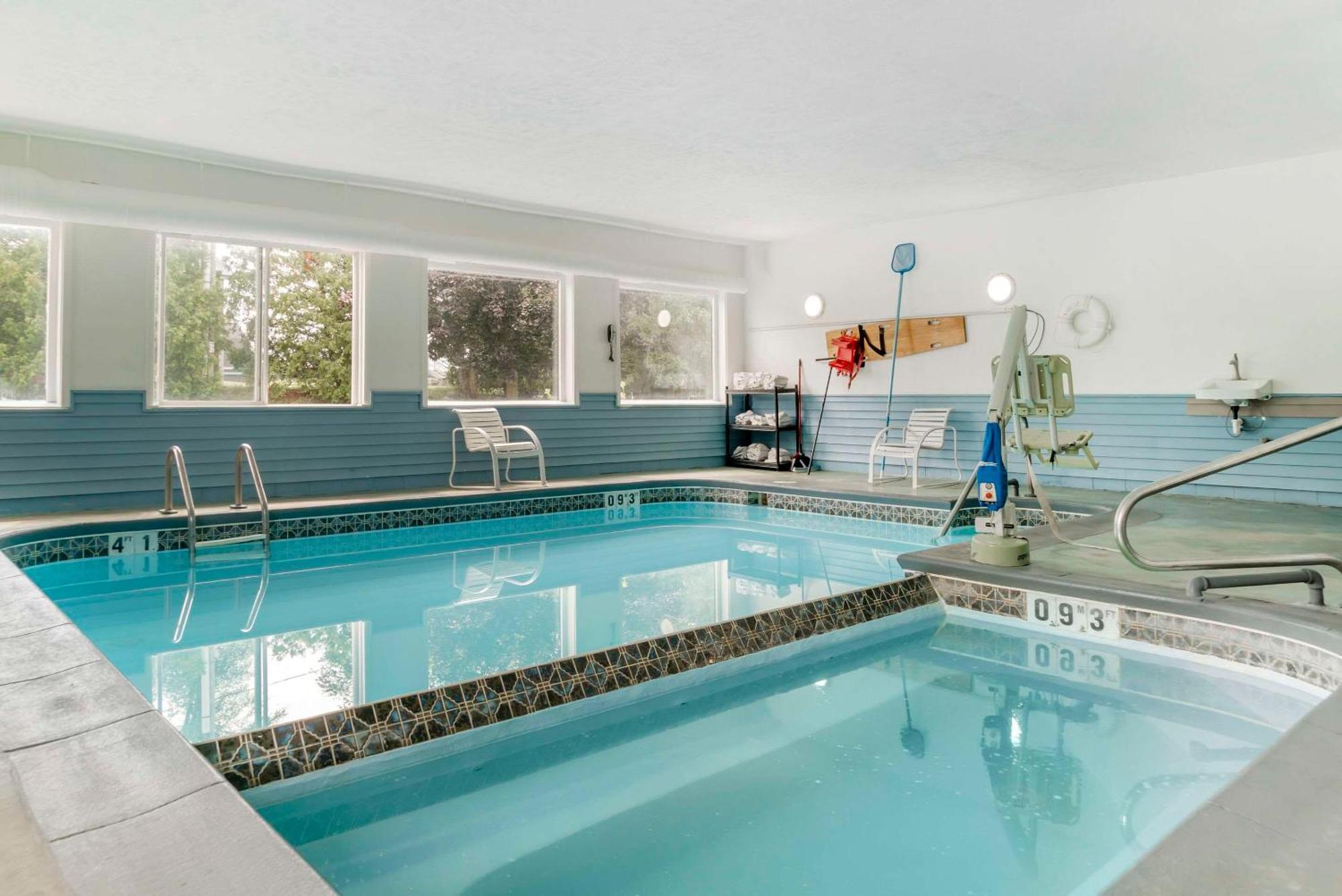 Econo Lodge Traverse City Dış mekan fotoğraf